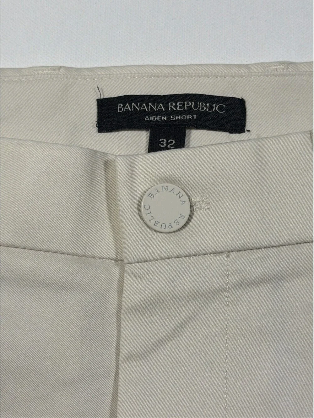 Banana Republic Aiden Mens 32 Beige Cotton Chino Shorts Flat Front
